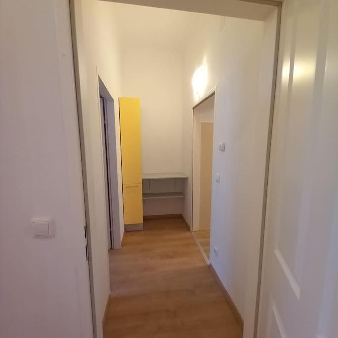 Altbauwohnung Neu Saniert - Fuer Familien Geeignet Vienna Exterior photo